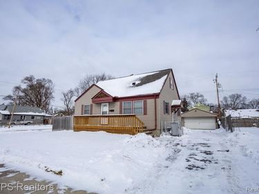 1107 E Muir Avenue, Hazel Park, MI 48030