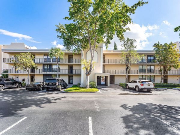 10 Royal Palm Way, Unit 203, Boca Raton, FL 33432