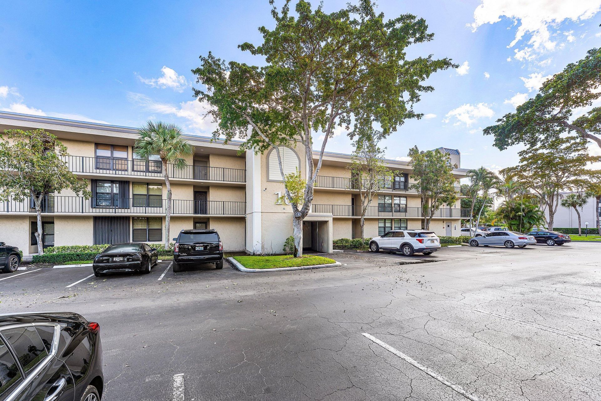 10 Royal Palm Way, Unit 203, Boca Raton, FL 33432 Photo