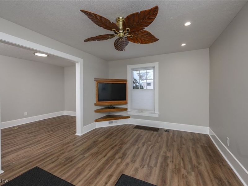 26 W Hiram Street, Barberton, OH 44203 Photo 14