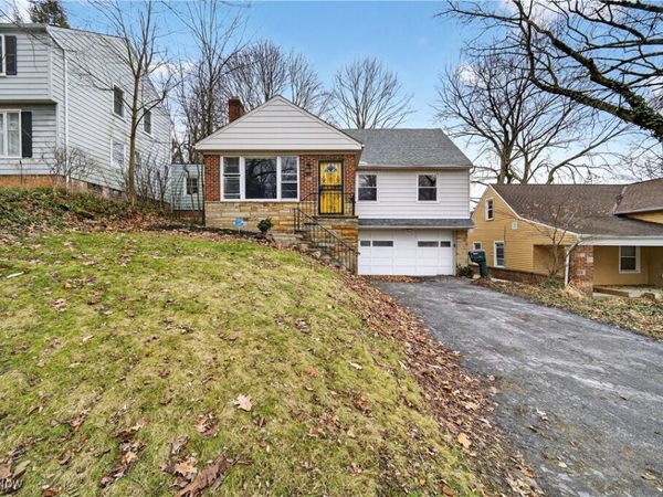 1090 Hillstone Road, Cleveland Heights, OH 44121