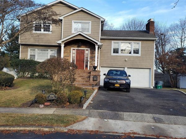 2043 Ripley, Merrick, NY 11566