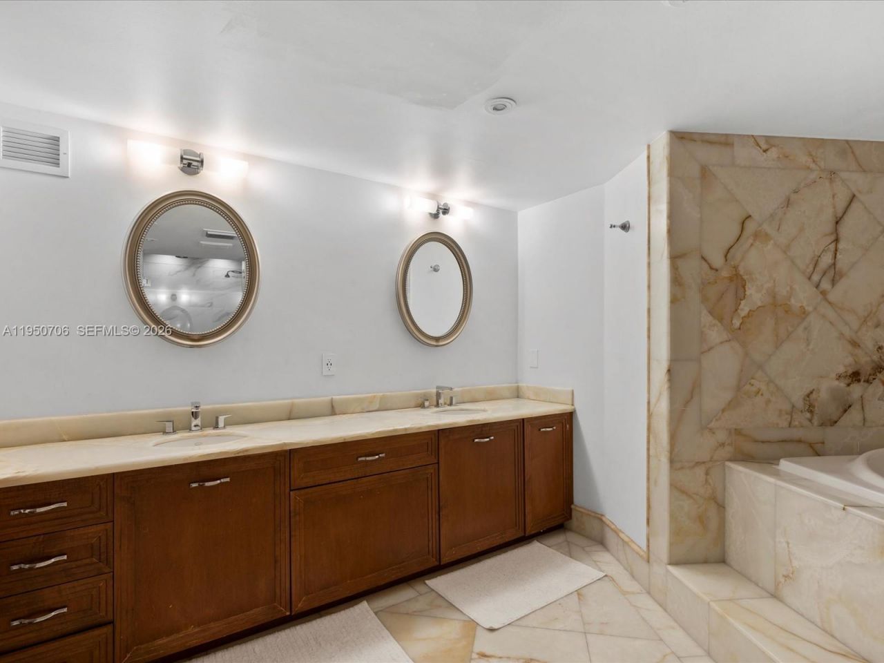 5660 Collins Ave , Unit 18A, Miami Beach, FL 33140 Photo