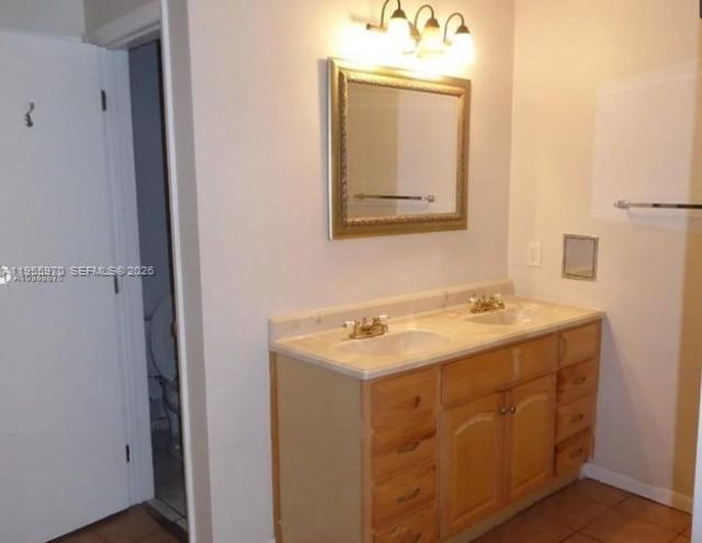 6895 Loch Ness Dr, Unit n/a, Miami Lakes, FL 33014 Photo