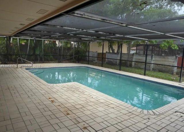 6895 Loch Ness Dr, Unit n/a, Miami Lakes, FL 33014 Photo