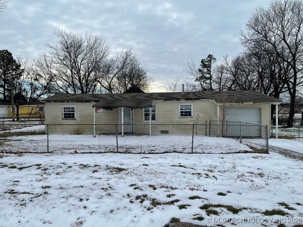 807 NW 3rd Street , Wagoner, OK 74467