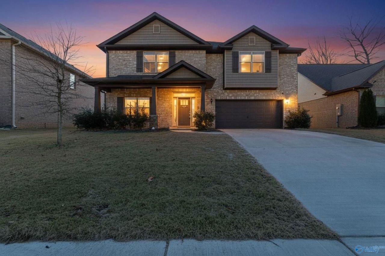 152 Kingswood Drive, Huntsville, AL 35806 Main Photo