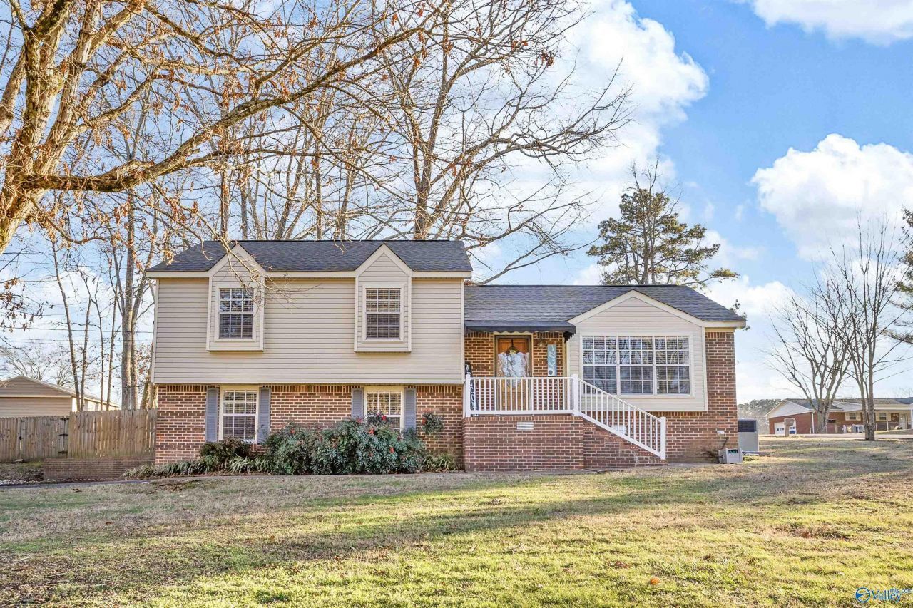 325 Greenwood Avenue, Boaz, AL 35957 Main Photo