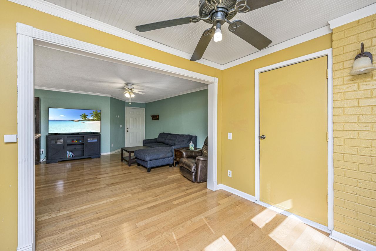 1867 Montclair Drive Photo 17