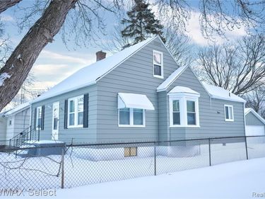 1085 W Parkwood Avenue, Flint Twp, MI 48507