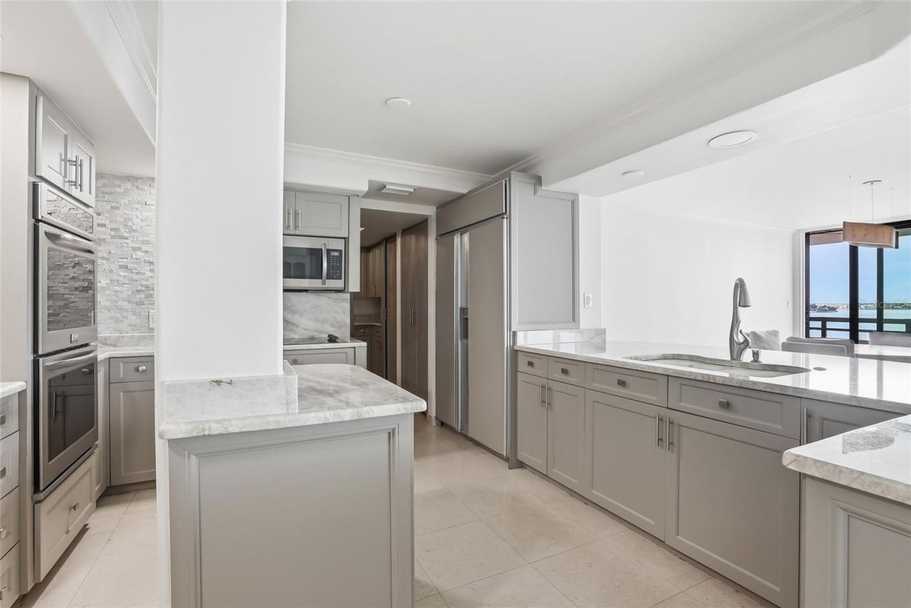 5700 Mariner Street, Unit 702, Tampa, FL 33609 Photo