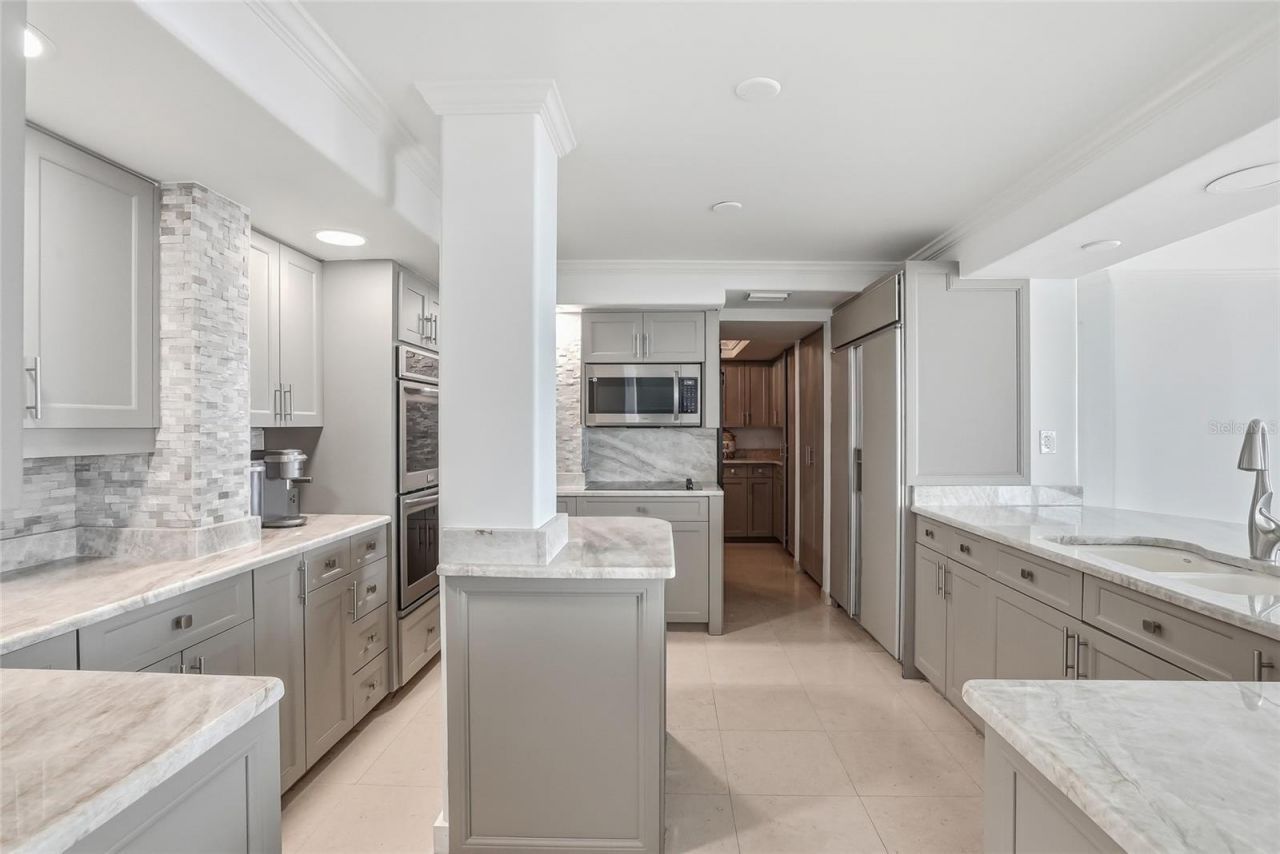 5700 Mariner Street, Unit 702, Tampa, FL 33609 Photo
