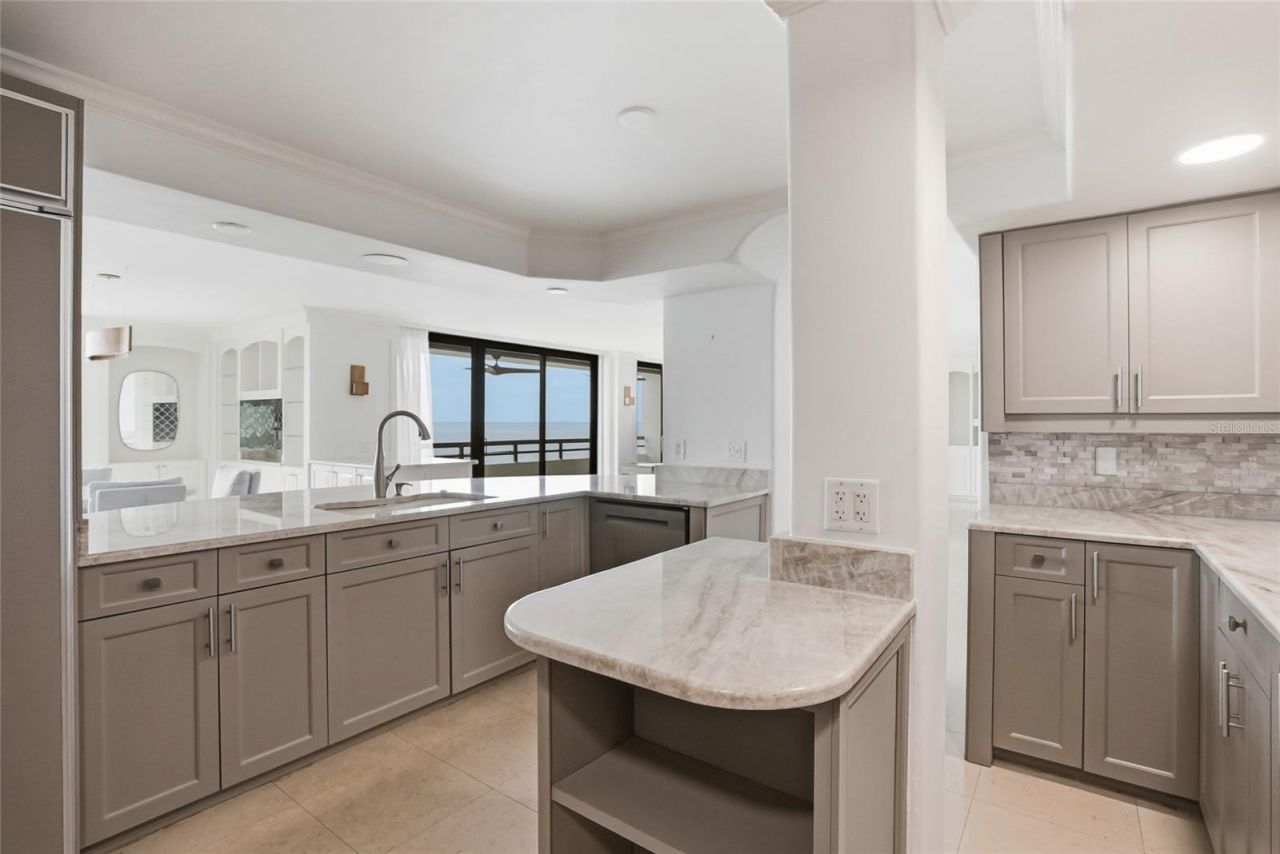 5700 Mariner Street, Unit 702, Tampa, FL 33609 Photo