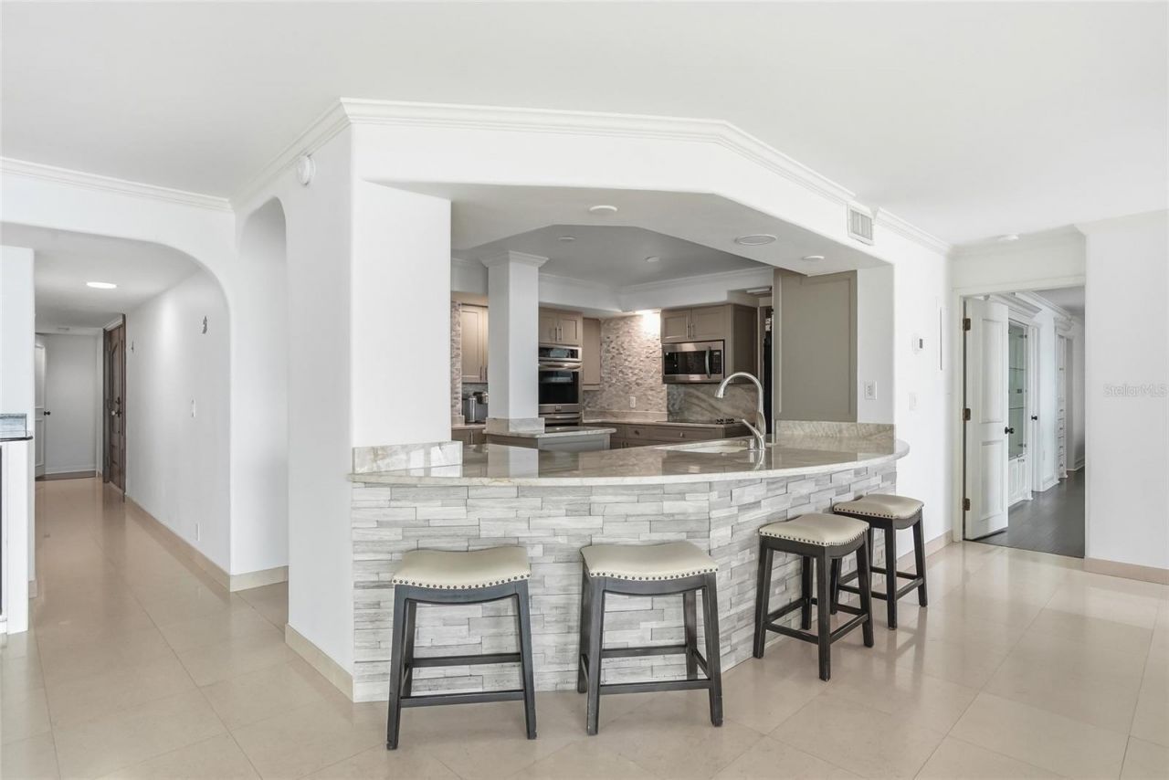 5700 Mariner Street, Unit 702, Tampa, FL 33609 Photo
