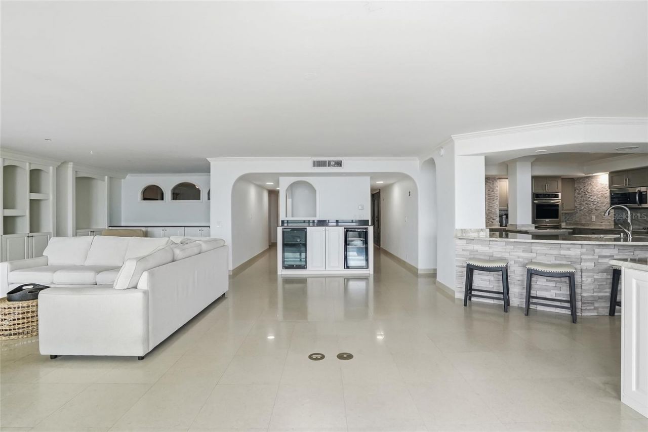 5700 Mariner Street, Unit 702, Tampa, FL 33609 Photo