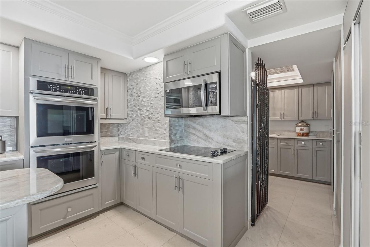 5700 Mariner Street, Unit 702, Tampa, FL 33609 Photo
