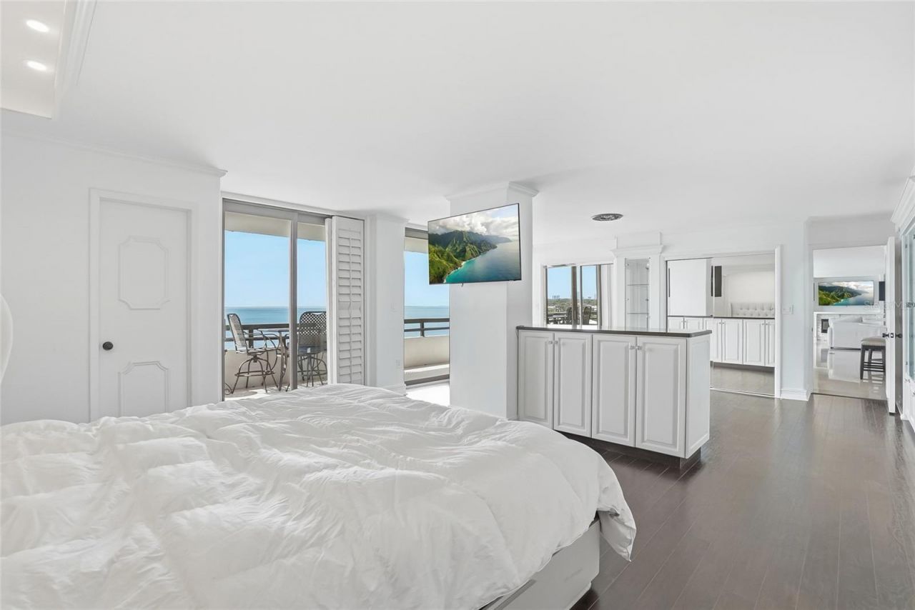 5700 Mariner Street, Unit 702, Tampa, FL 33609 Photo