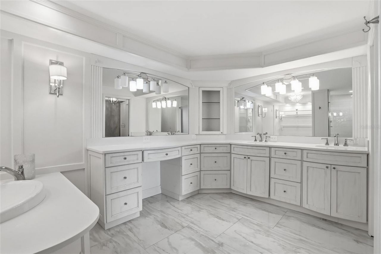 5700 Mariner Street, Unit 702, Tampa, FL 33609 Photo