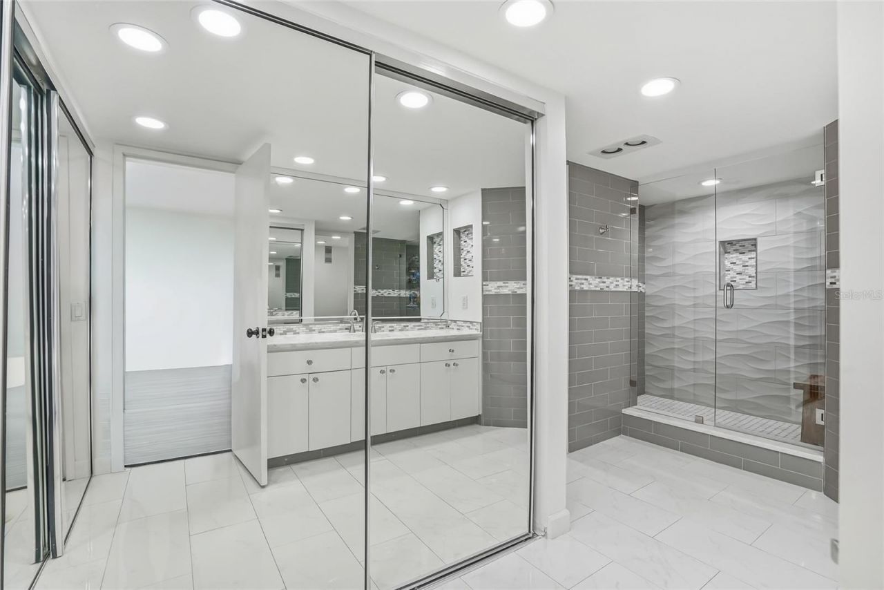 5700 Mariner Street, Unit 702, Tampa, FL 33609 Photo