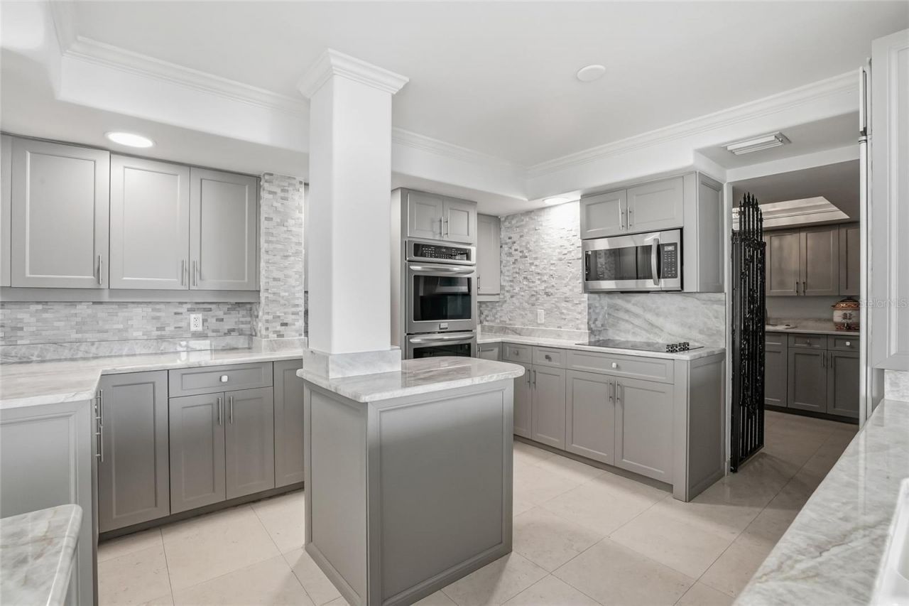 5700 Mariner Street, Unit 702, Tampa, FL 33609 Photo