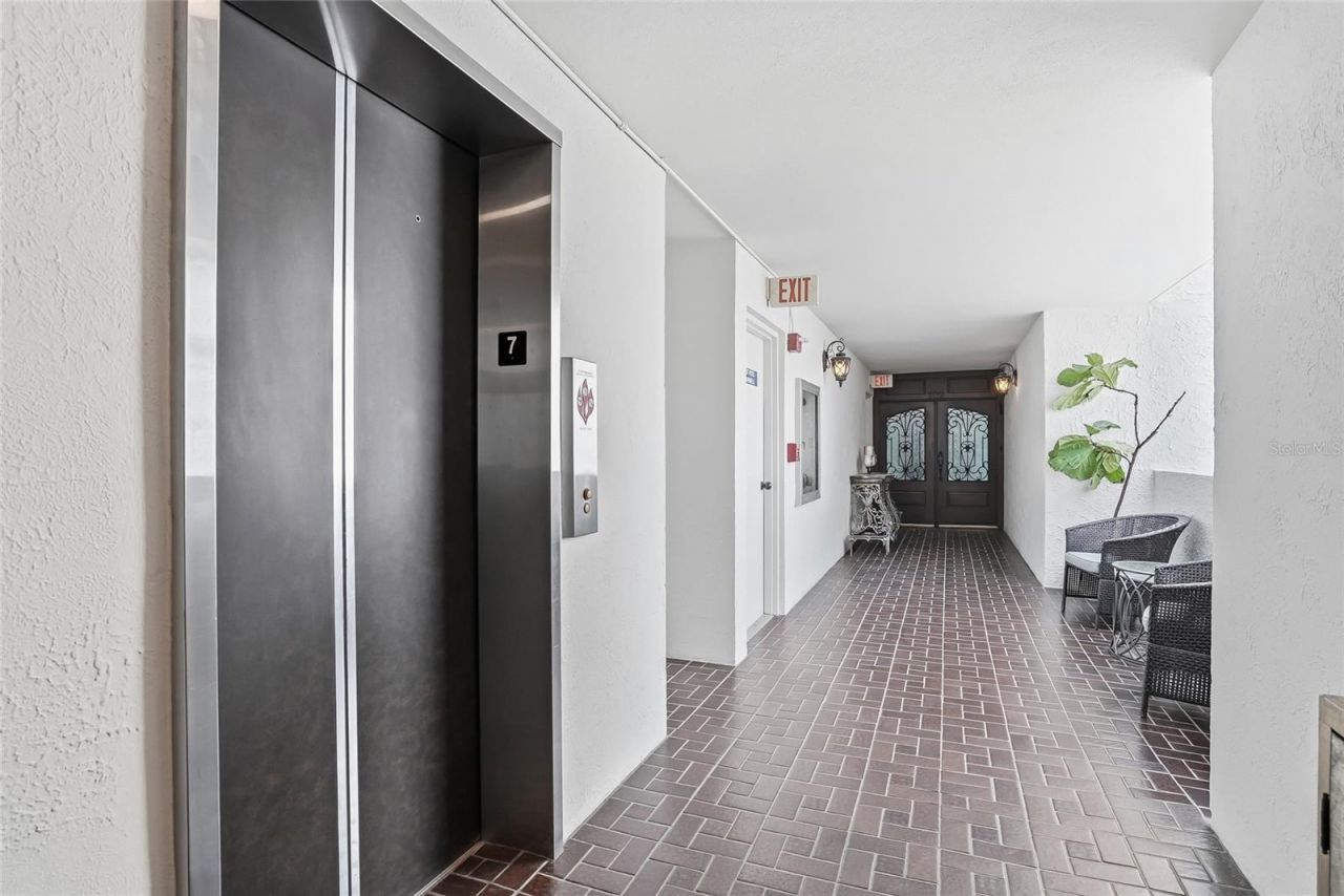 5700 Mariner Street, Unit 702, Tampa, FL 33609 Photo