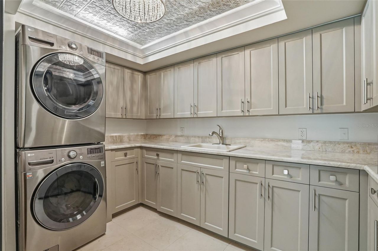 5700 Mariner Street, Unit 702, Tampa, FL 33609 Photo