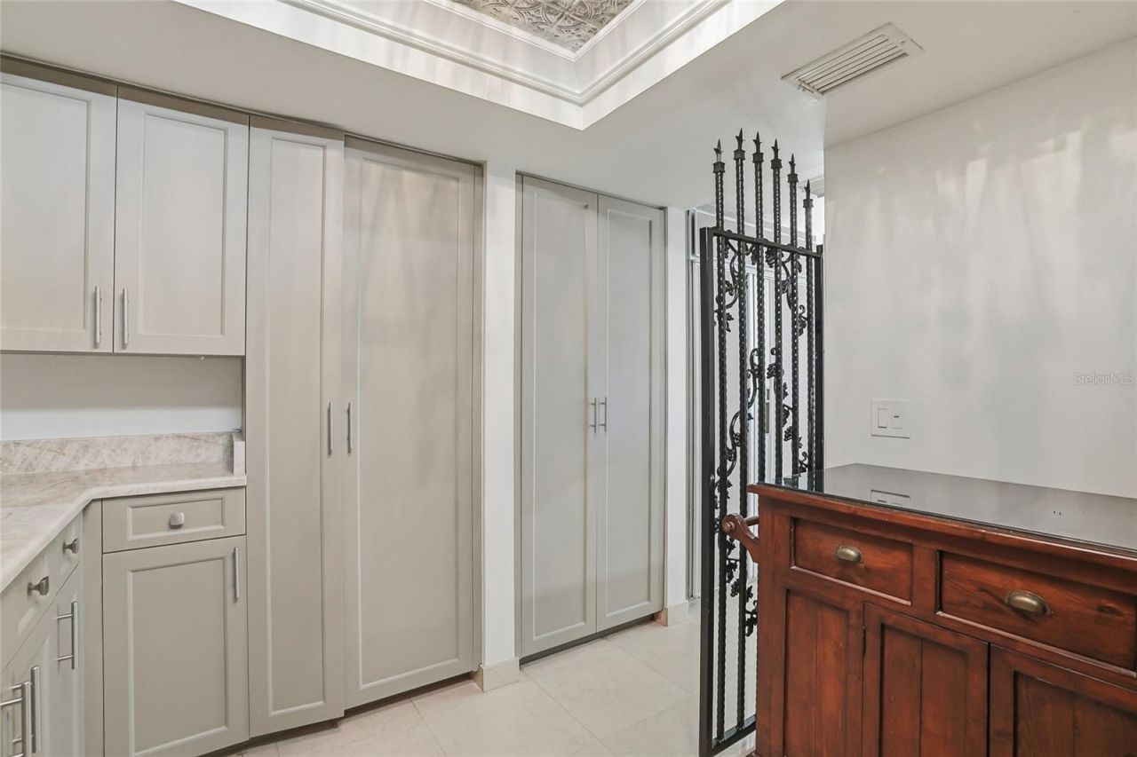 5700 Mariner Street, Unit 702, Tampa, FL 33609 Photo
