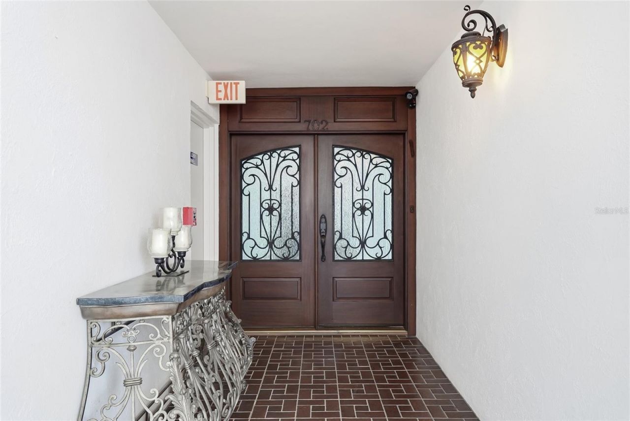 5700 Mariner Street, Unit 702, Tampa, FL 33609 Photo