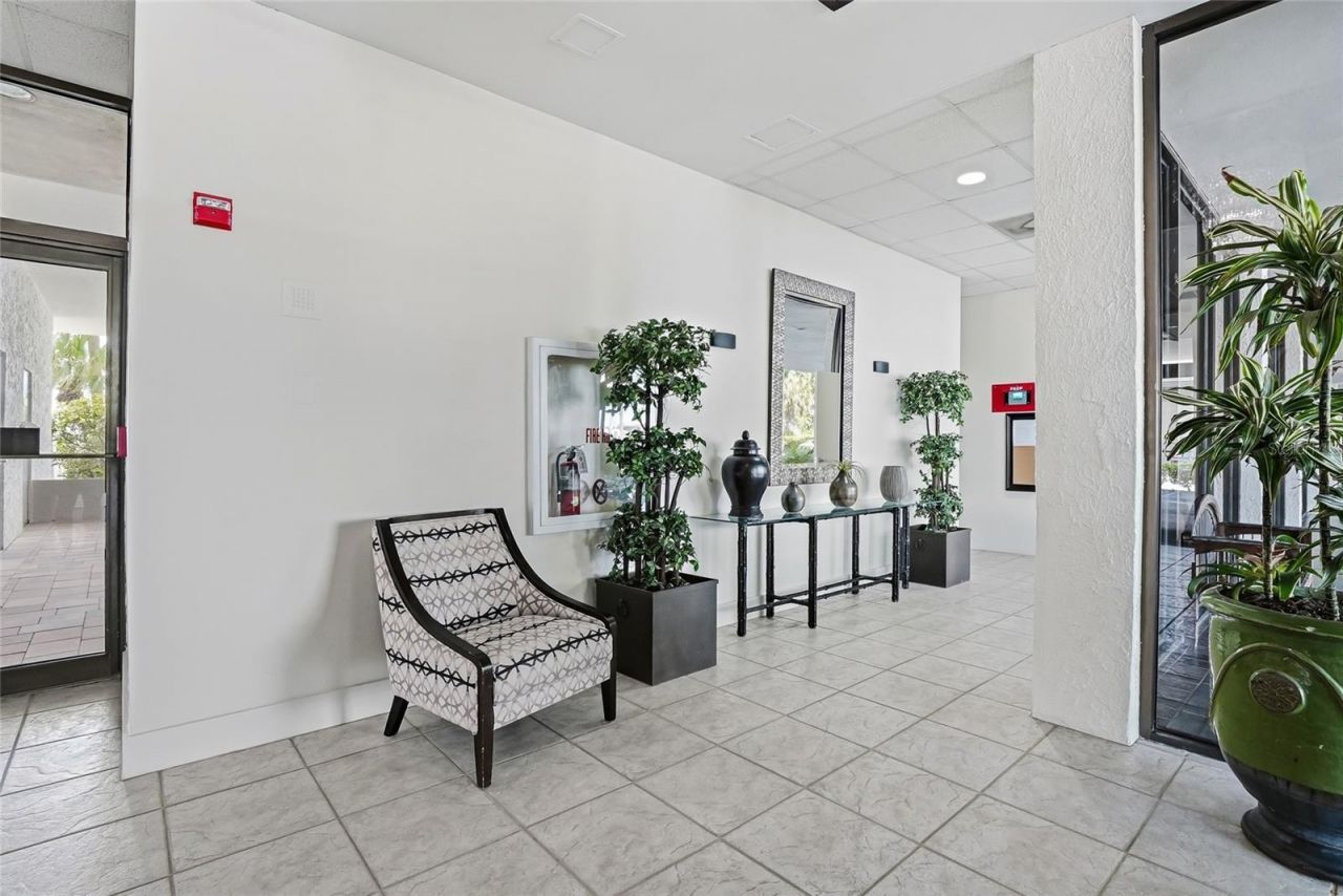 5700 Mariner Street, Unit 702, Tampa, FL 33609 Photo
