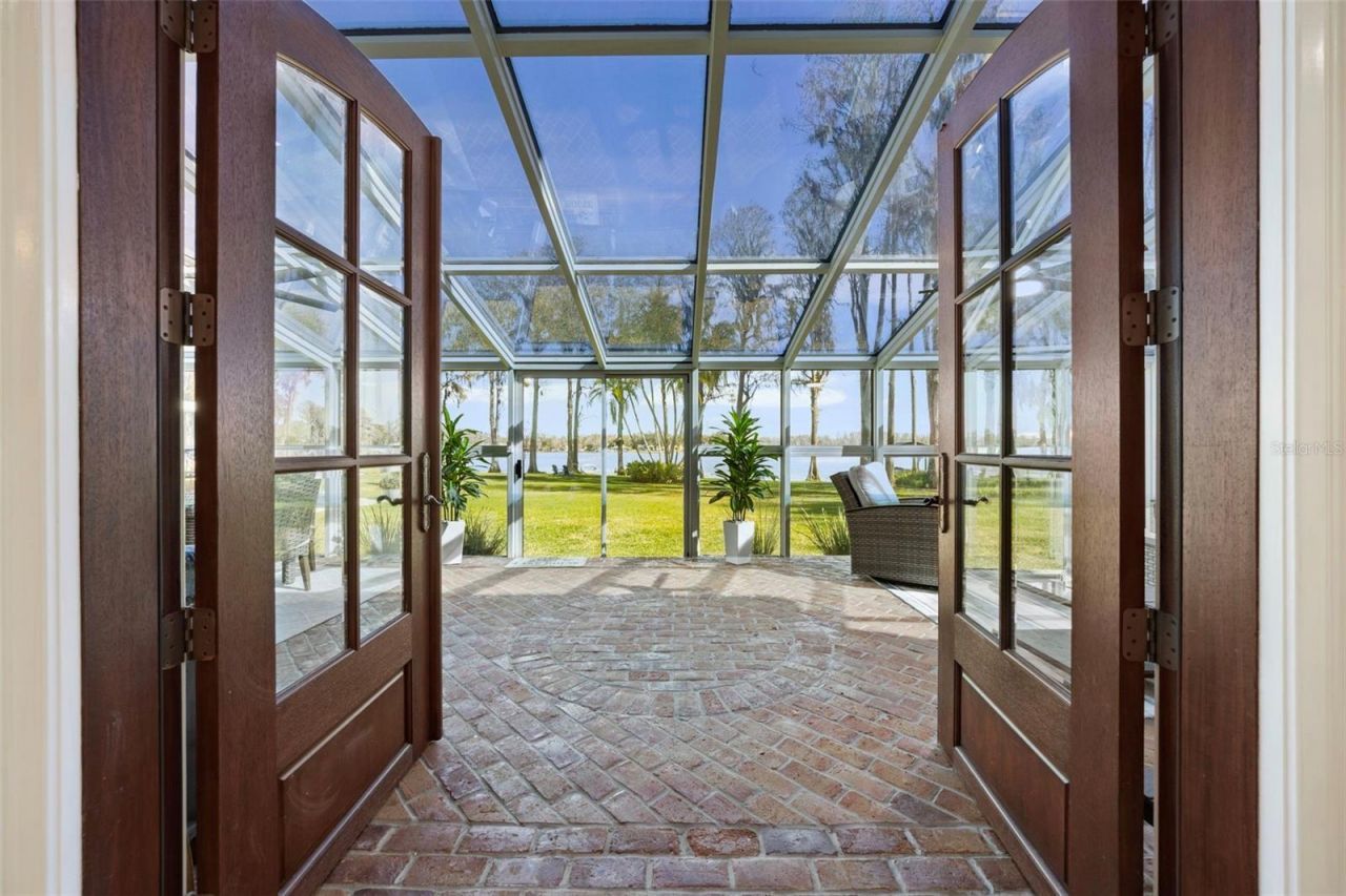 1006 Lake Cooper Drive, Lutz, FL 33548 Photo