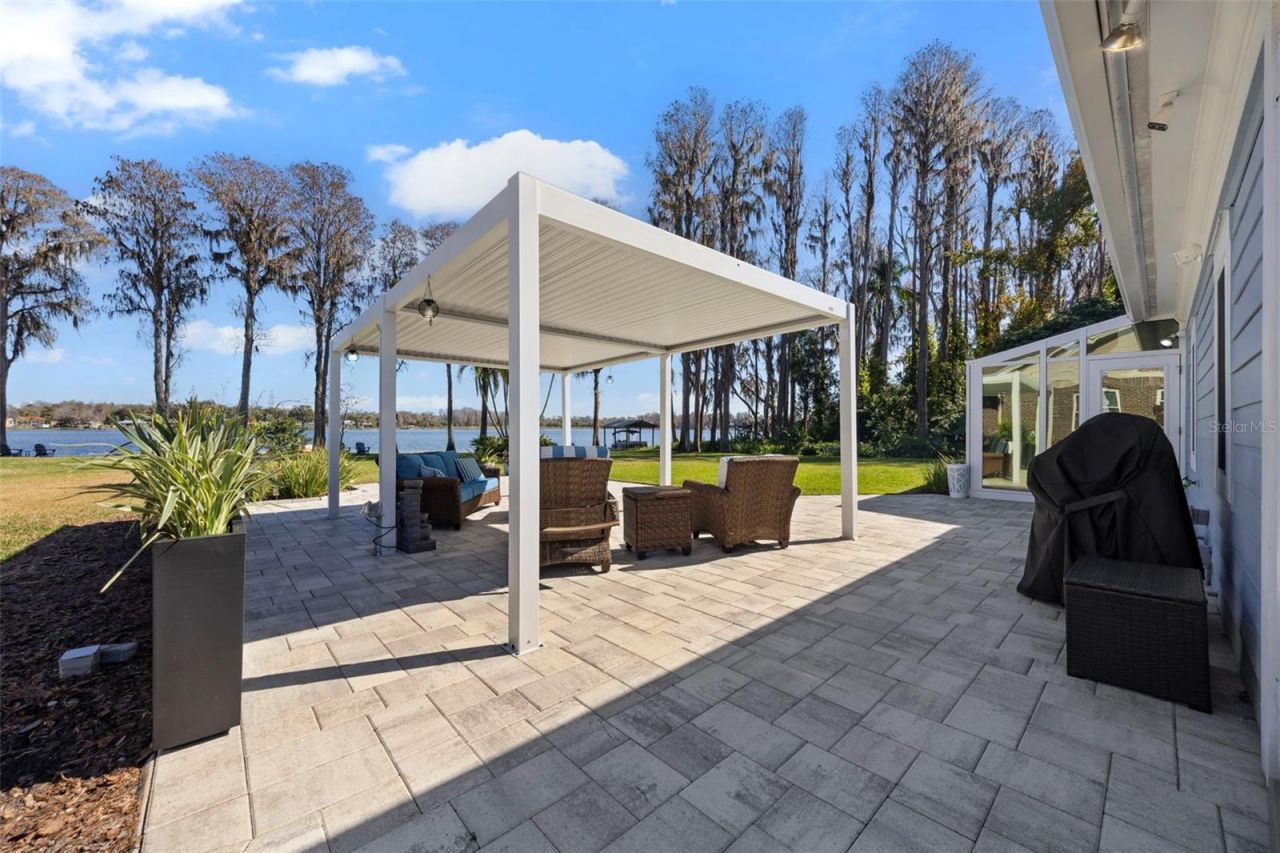 1006 Lake Cooper Drive, Lutz, FL 33548 Photo