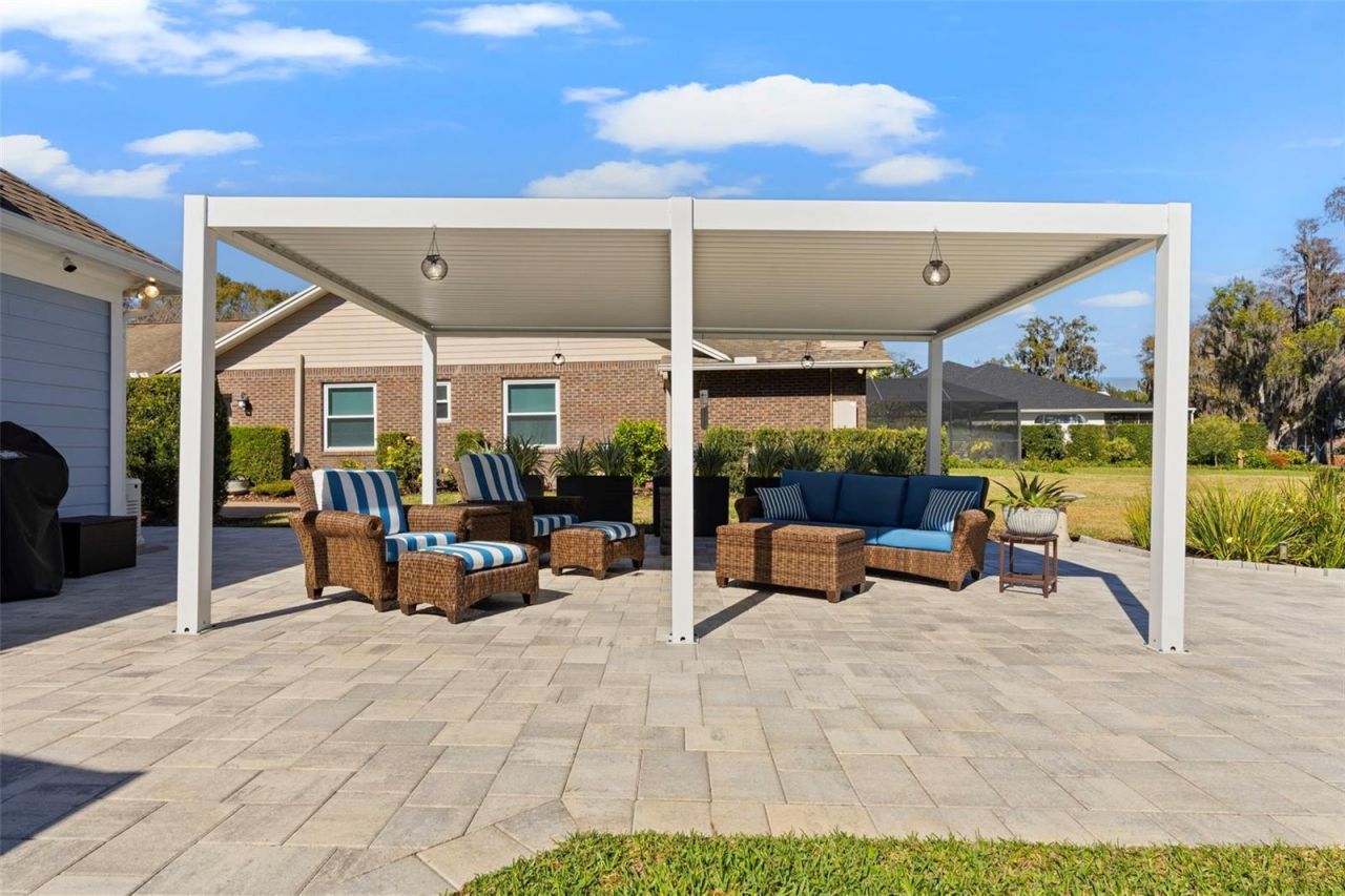 1006 Lake Cooper Drive, Lutz, FL 33548 Photo