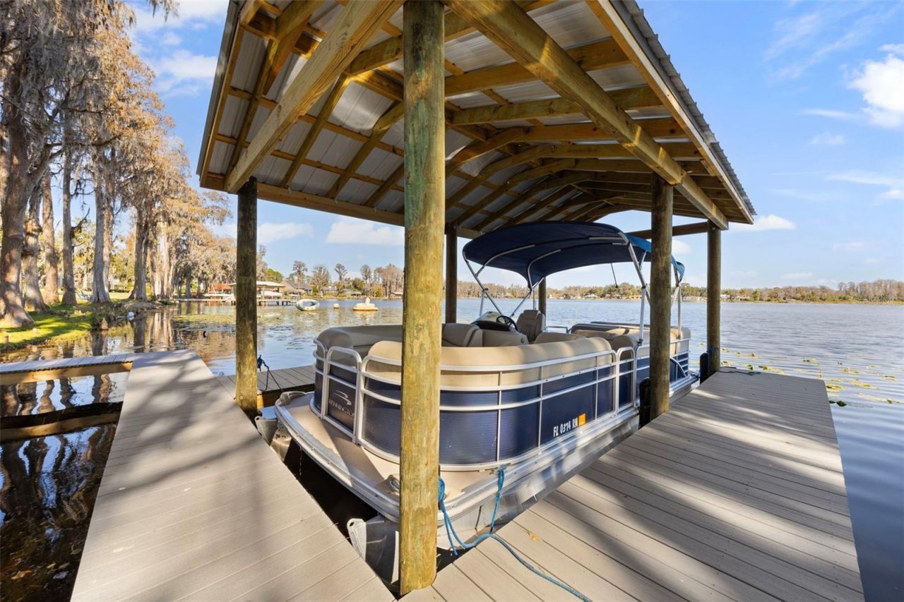 1006 Lake Cooper Drive, Lutz, FL 33548 Photo