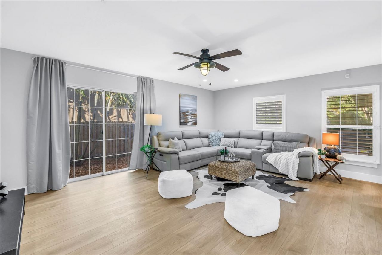 134 Riviera Way Ne, Saint Petersburg, FL 33704 Photo