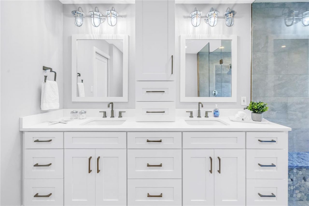 134 Riviera Way Ne, Saint Petersburg, FL 33704 Photo