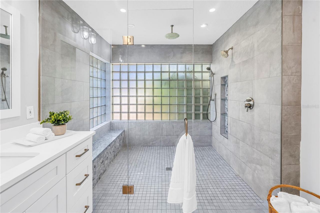 134 Riviera Way Ne, Saint Petersburg, FL 33704 Photo