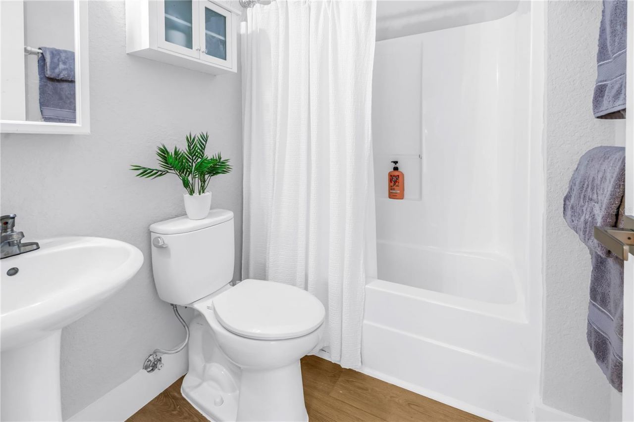 134 Riviera Way Ne, Saint Petersburg, FL 33704 Photo