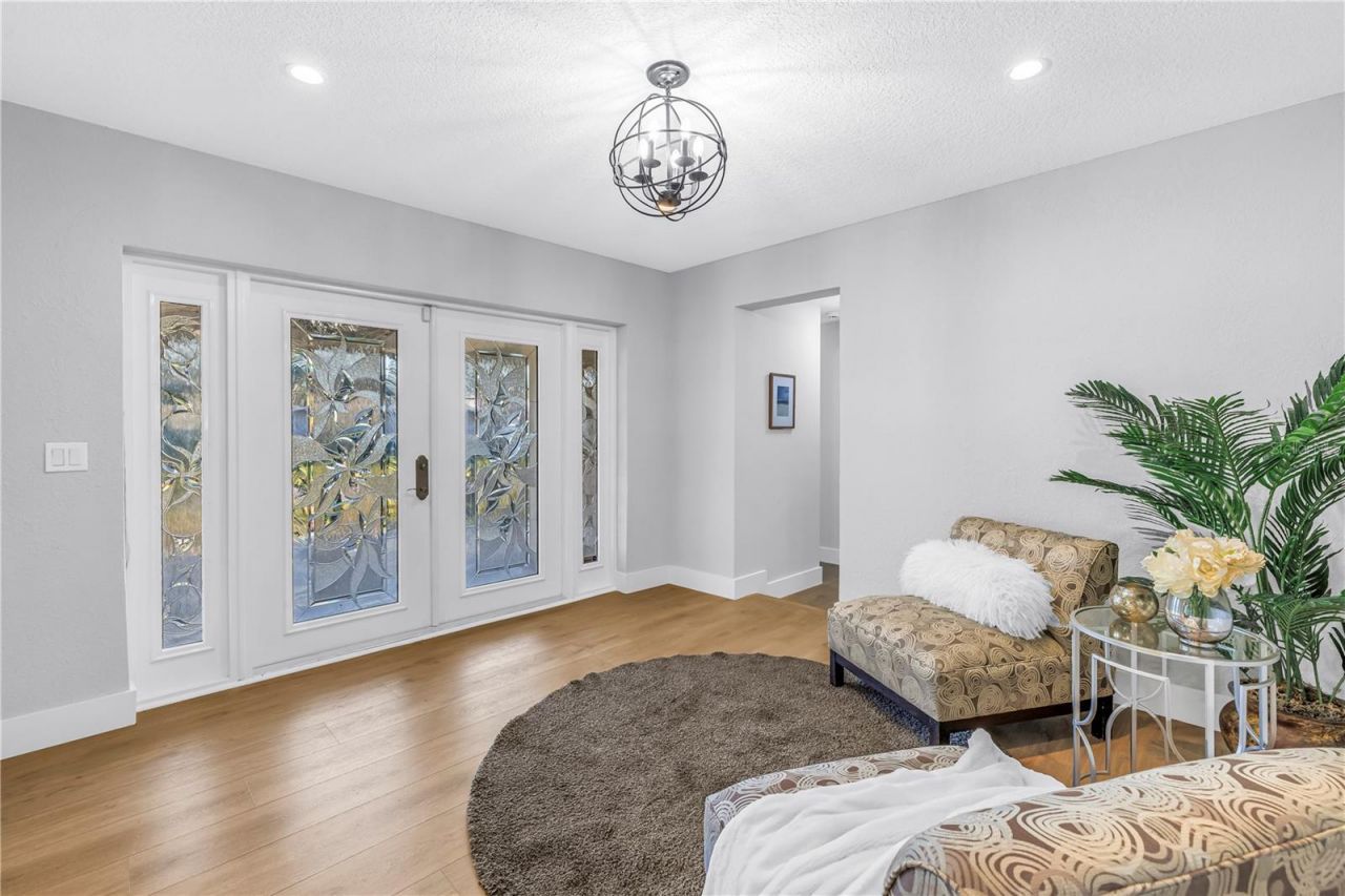 134 Riviera Way Ne, Saint Petersburg, FL 33704 Photo