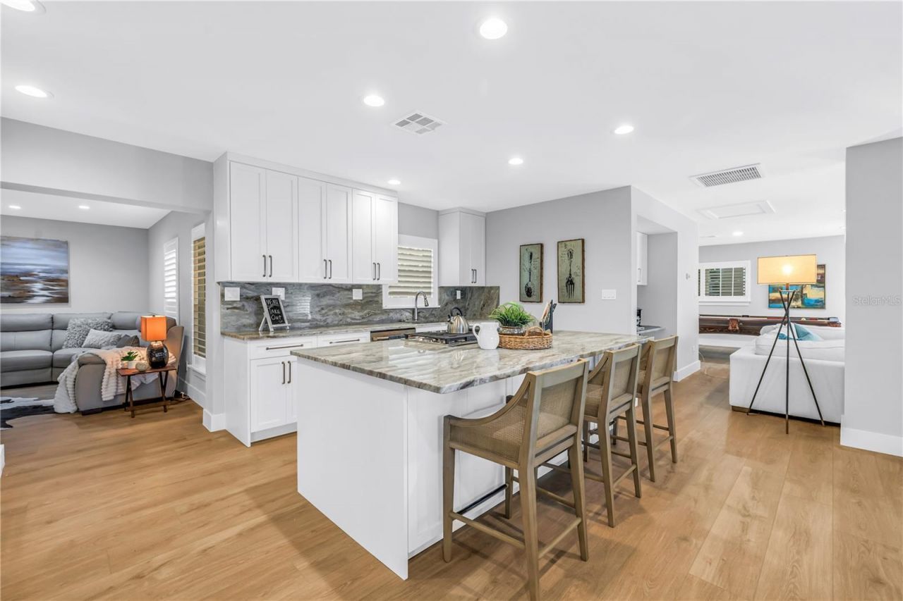 134 Riviera Way Ne, Saint Petersburg, FL 33704 Photo