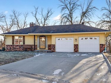 8 TOWER Circle, COUNCIL BLUFFS, IA 51503