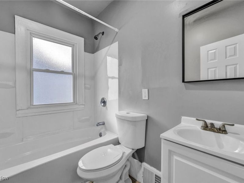 3429 Martin Luther King Jr Drive, Cleveland, OH 44104 Photo 37