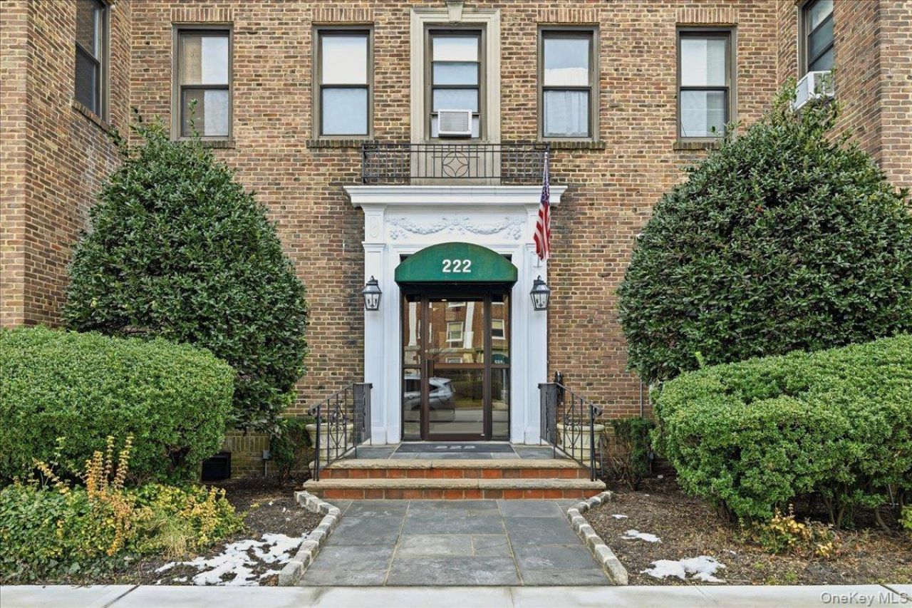 222 7th Street, Unit 1K, Garden City, NY 11530 Main Photo