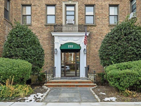 222 7th Street, Unit 1K, Garden City, NY 11530