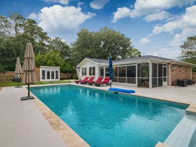 902 Mikell Drive, Charleston, SC 29412