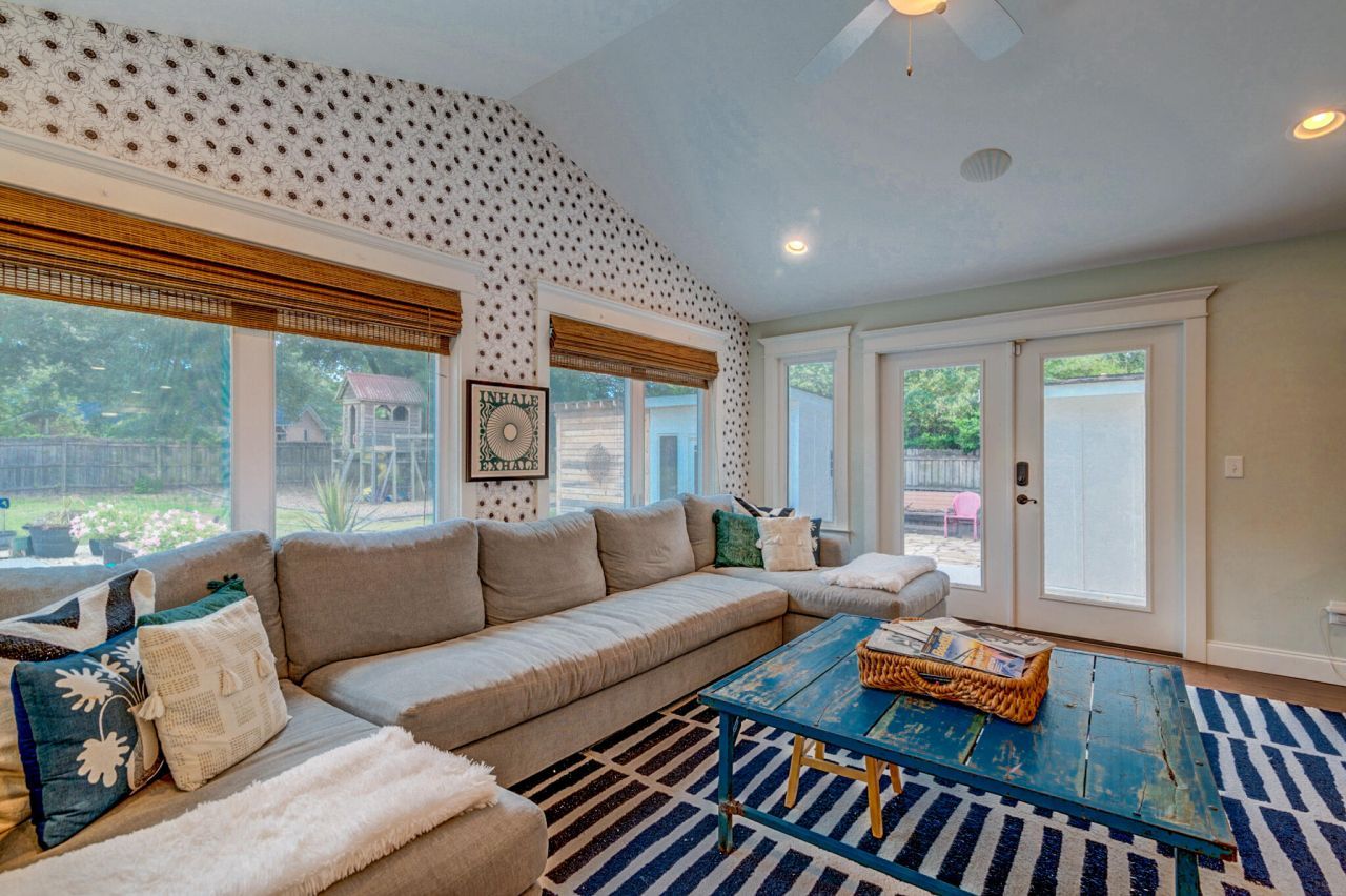 902 Mikell Drive Photo 10