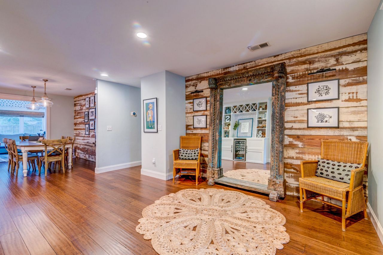 902 Mikell Drive Photo 13