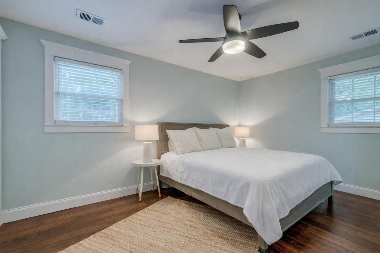 902 Mikell Drive Photo 15