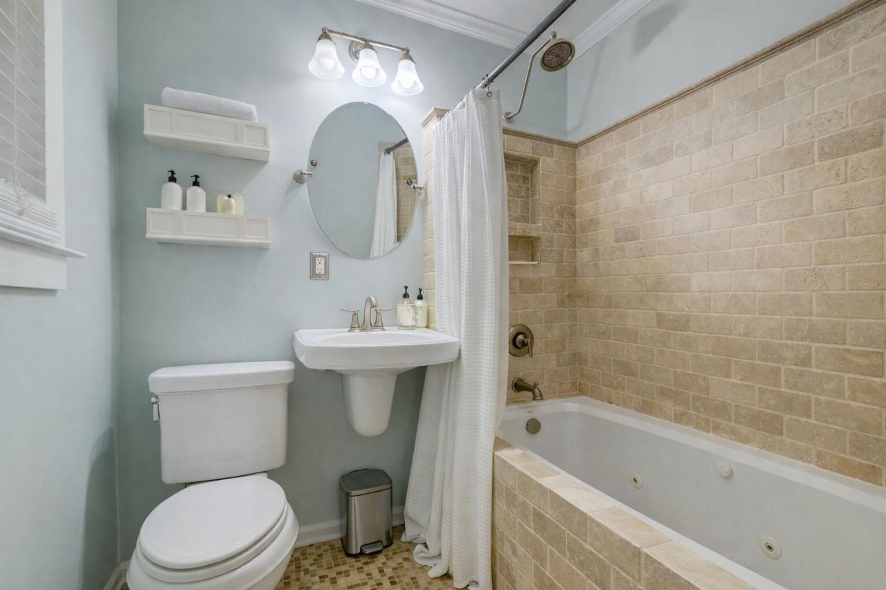 902 Mikell Drive Photo 16