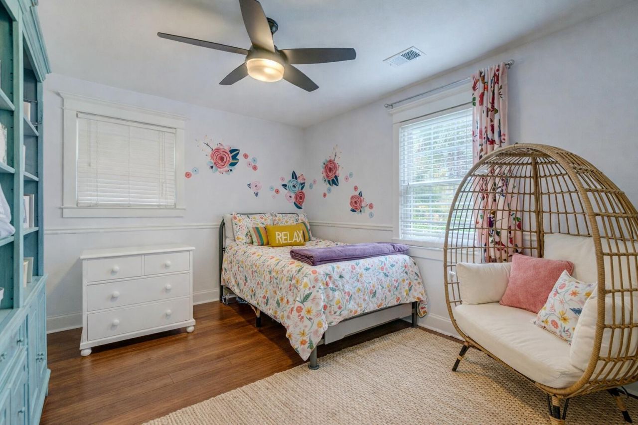 902 Mikell Drive Photo 17