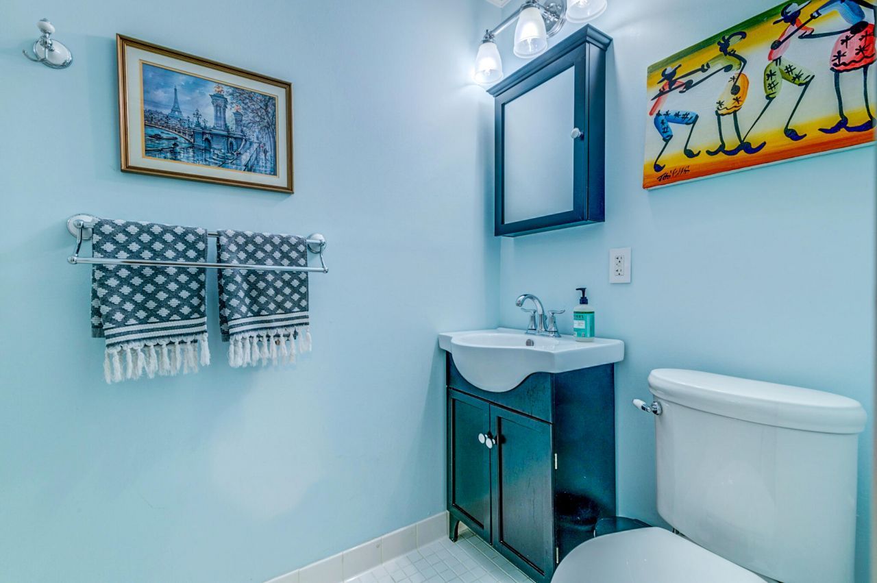 902 Mikell Drive Photo 18